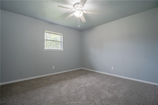 Building Photo - 1833 Wilde Oak Cir