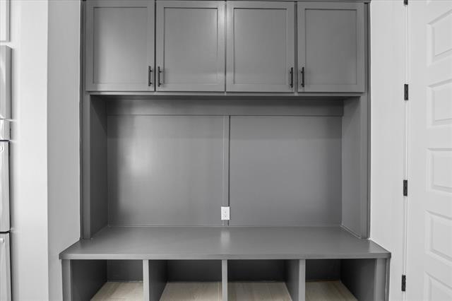 Building Photo - 2057 Glenhollow Dr