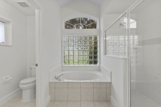 Building Photo - Beautiful Breakaway Trails Pool Home