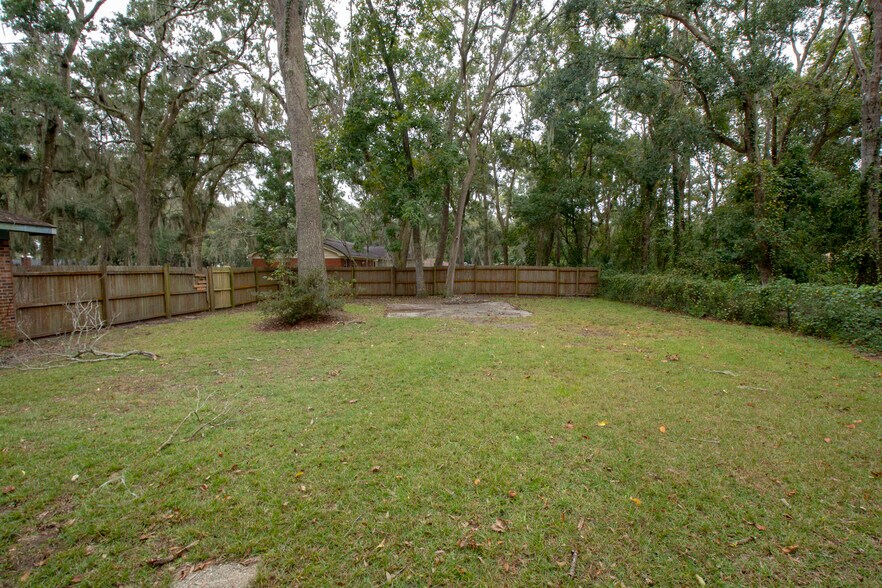 Building Photo - 831 Devon Drive