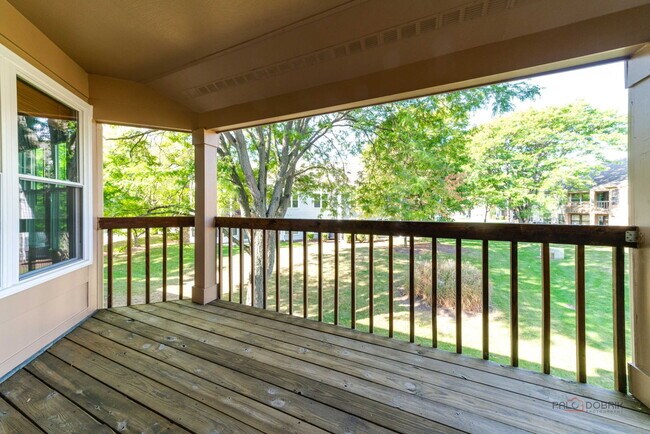 Building Photo - 305 Satinwood Terrace