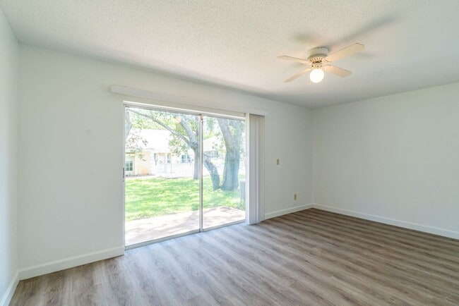 Building Photo - Beautiful 3 bedroom 2.5 bathroom townhouse for rent near USF.