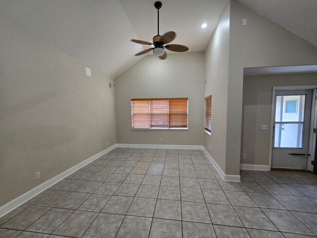 Building Photo - Charming 2-bedroom, 2-bathroom home