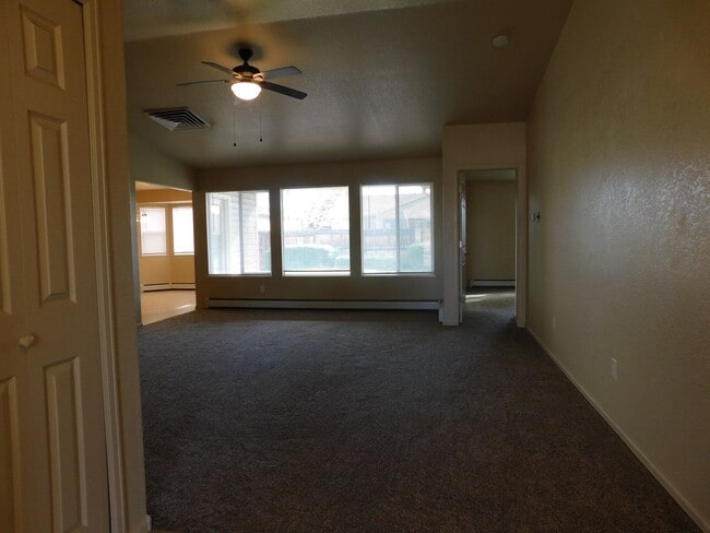 Building Photo - TWO WEEKS FREE RENT!