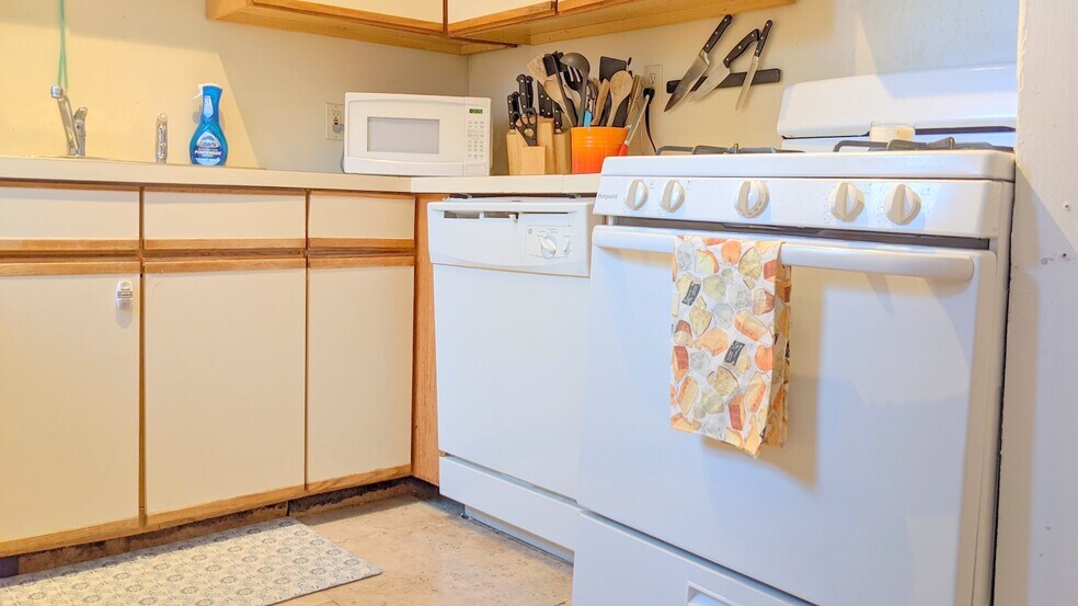 Building Photo - 171 8th St