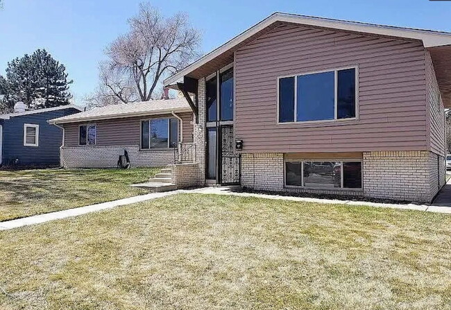 Building Photo - 2-Bed Retreat in Englewood – Rent includes heating, water, and trash