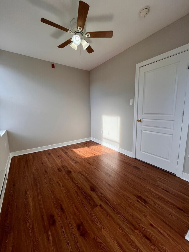 Building Photo - 253 S 51st St