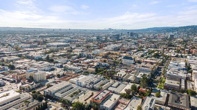 Building Photo - 1801 N. Harvard Blvd