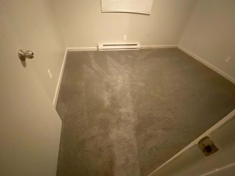 Building Photo - Room in Condo on Alamance Church Rd