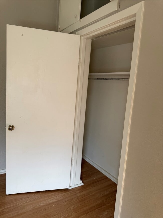 Building Photo - 1611 Common St