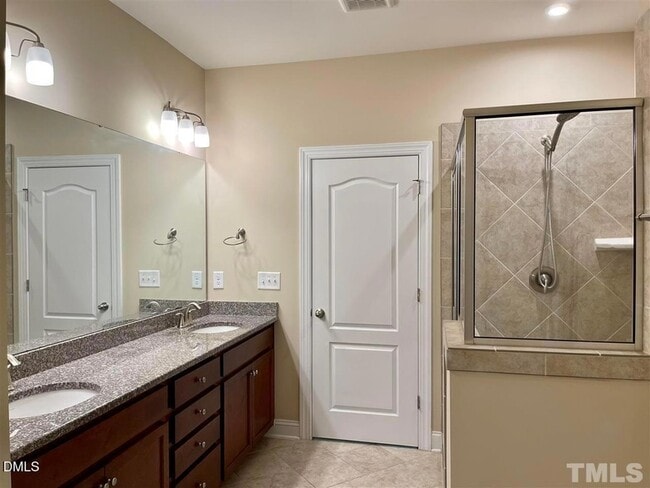 Building Photo - 811 Rymark Ct