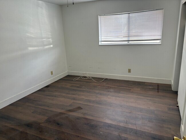 Building Photo - 801 N Akers St