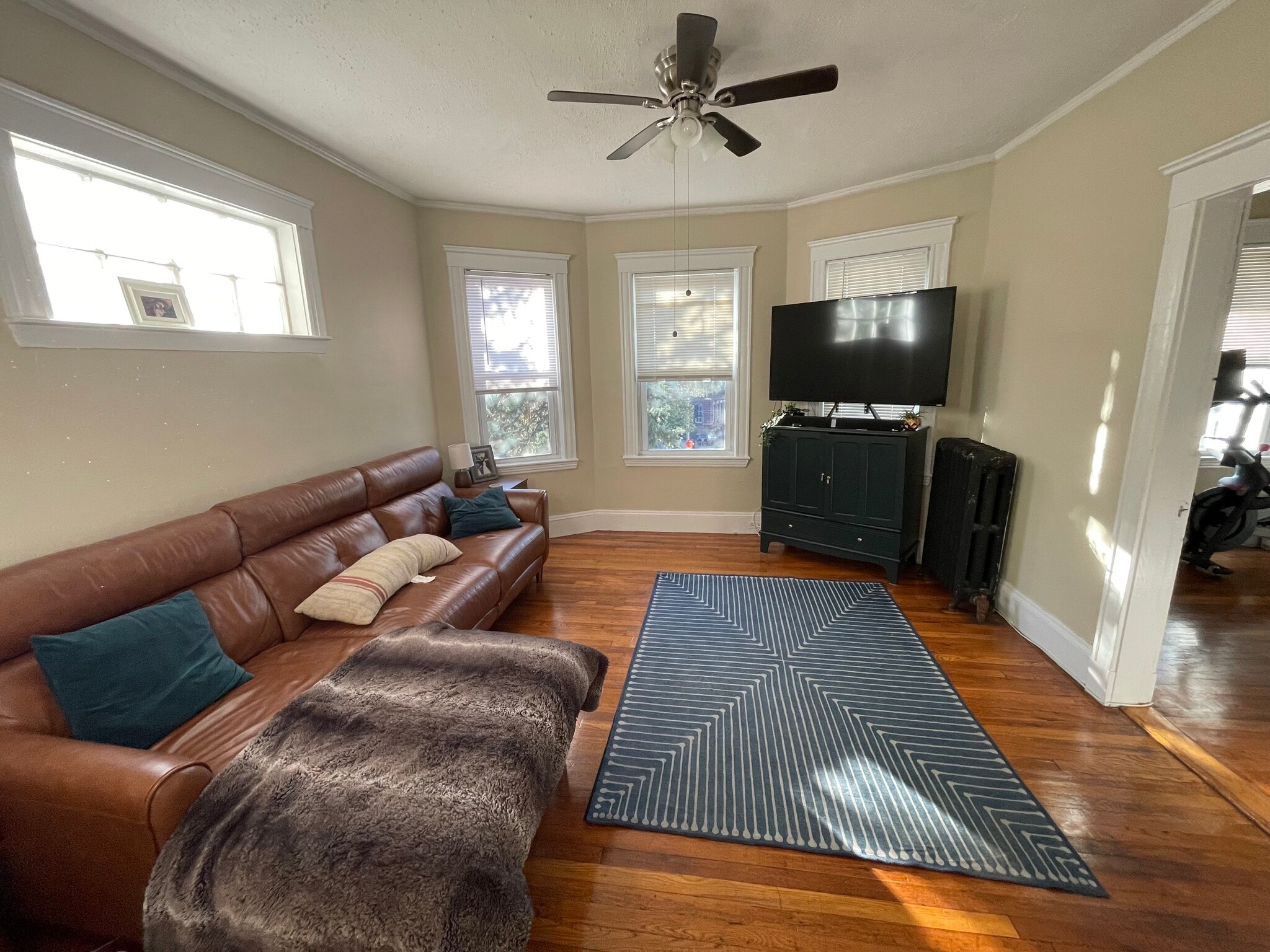 Building Photo - 98 Forest Hills St