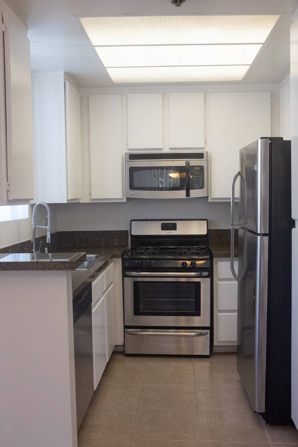 #401 Kitchen - Peach Tree Court Apartments
