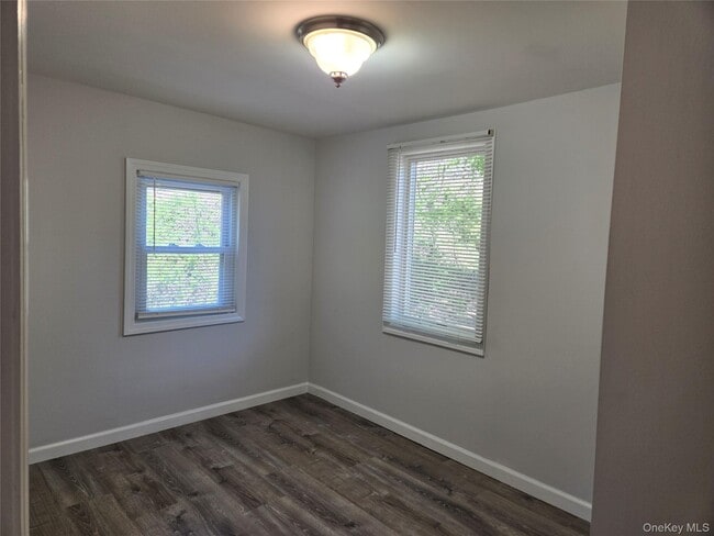 Building Photo - 4 Private Rd