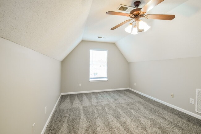 Building Photo - 649 Grant Dr