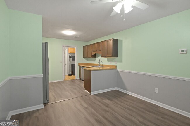 Building Photo - 5883 Brookside Dr SE
