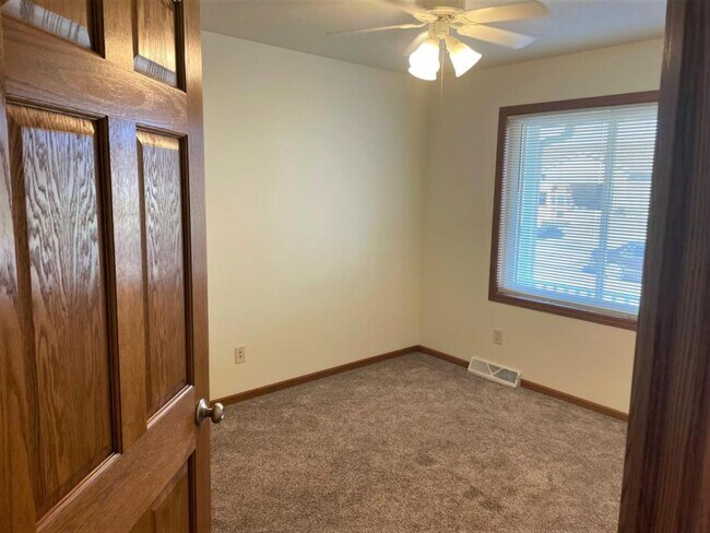 Building Photo - 640 Angel Court