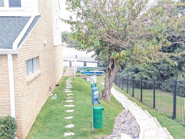 Building Photo - 1818 S Lakeshore Blvd