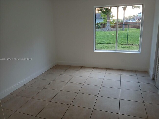 Building Photo - 10420 SW 158th Ct