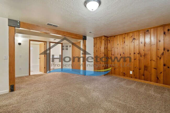 Building Photo - 1468 E Burnham Ave