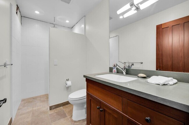 Building Photo - 77 Rebecca Ln