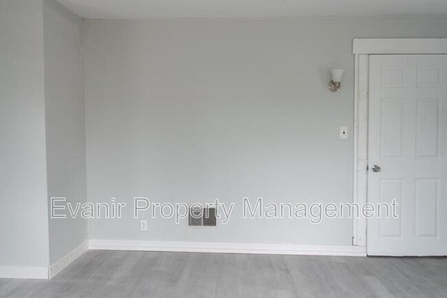 Building Photo - 126 N Walnut St