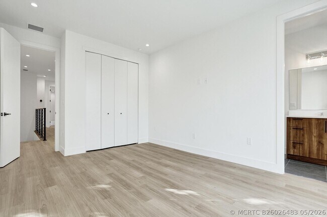 Building Photo - 604 SW 7th Ave