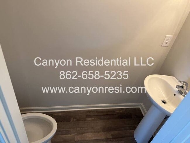 Building Photo - 535 Dayspring Dr