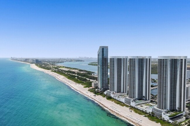 Building Photo - 16001 Collins Ave