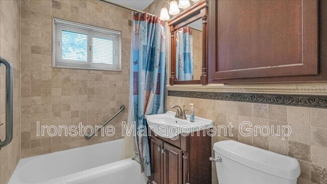 Building Photo - 4956 S Maybelle Ave
