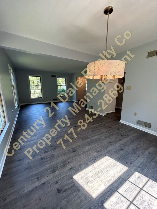 Building Photo - Gorgeous 4 Bedroom Home located in Northeastern School District with a 2 Car Garage