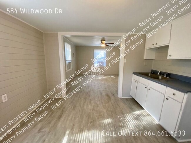 Building Photo - 584 Wildwood Dr
