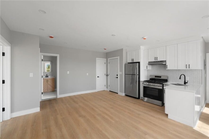 Building Photo - 735 Broadway, 3F