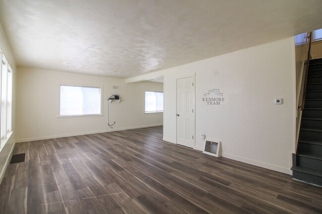 Building Photo - 3 Bedroom, 2 Bath Duplex in Central Richland