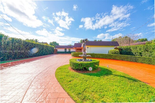 Building Photo - 5826 SW 17th St