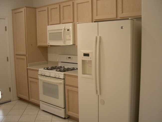 Building Photo - 2522 Libretto Ave