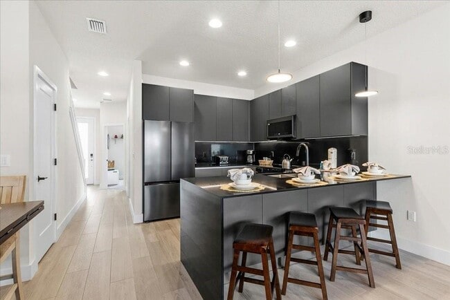 Building Photo - 1385 PEACEFUL Way