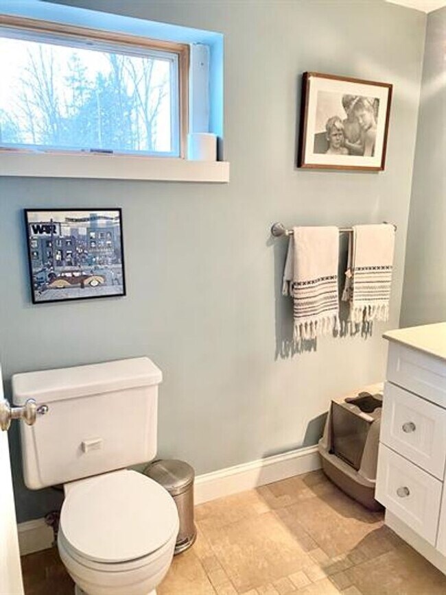 Building Photo - 2 Bedroom Condo South End of Burlington