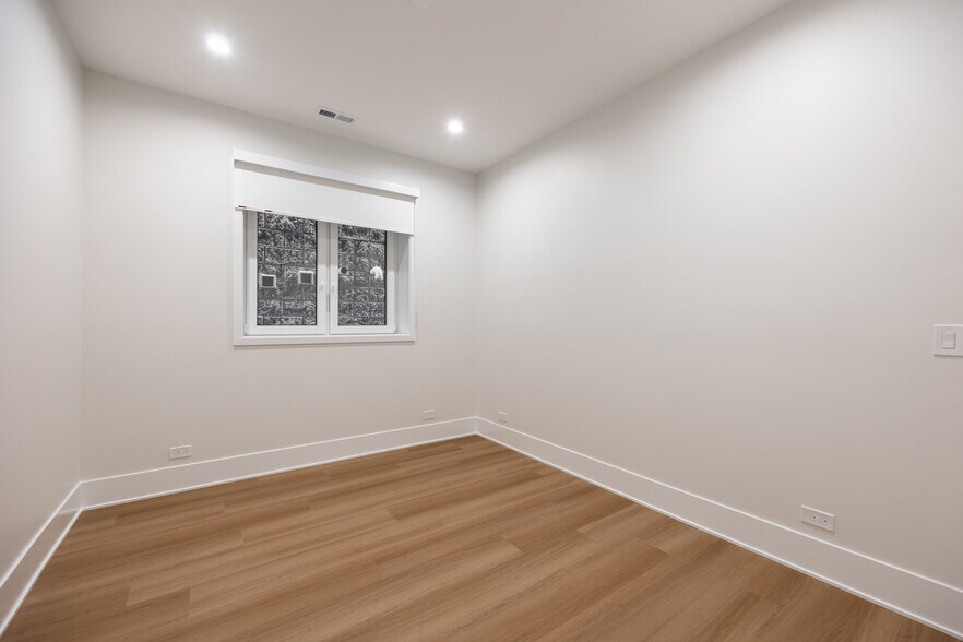 Building Photo - 1610 W Grand Ave