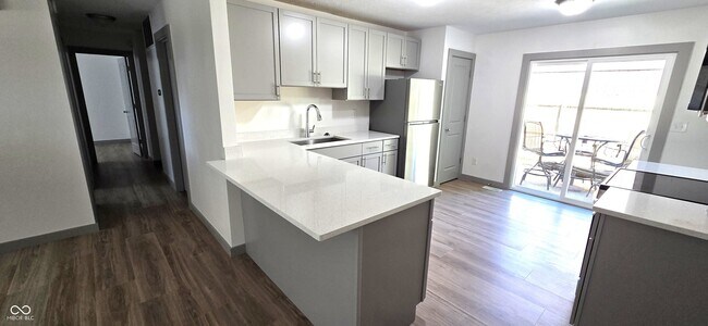 Building Photo - 8421 Banyan Ln
