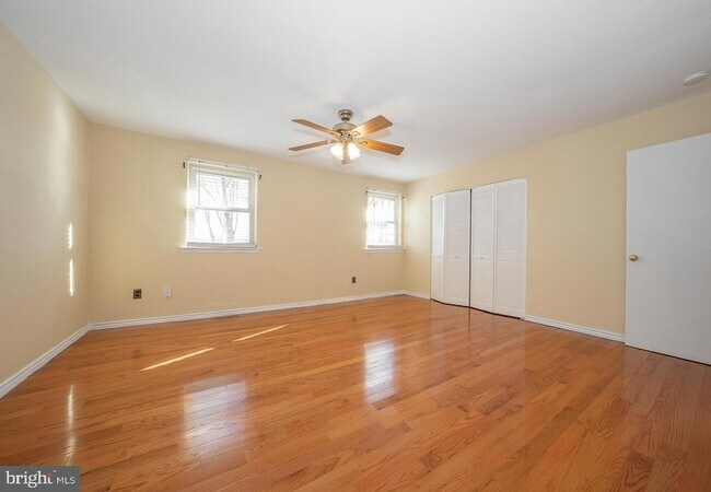 Building Photo - 403 Woodside Cir