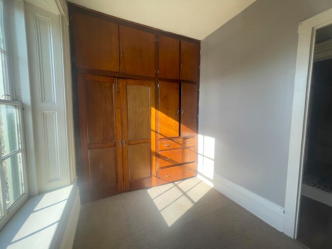 Building Photo - 166 Hudson Ave