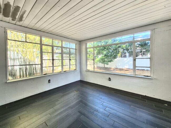 Building Photo - 2617 W Watrous Ave