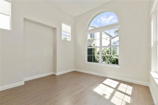 Building Photo - 63 Figtree