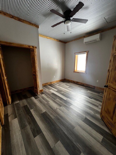 Building Photo - 7551 Riverside Dr