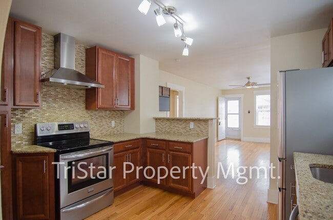 Building Photo - 228 N Hancock Ave