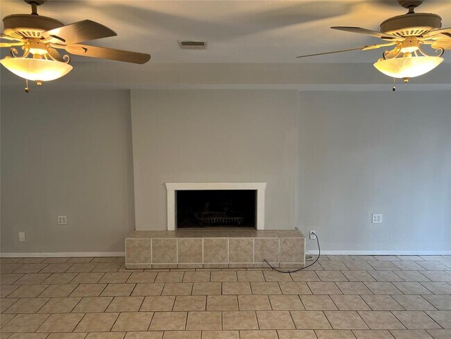 Building Photo - 214 Shenandoah Dr