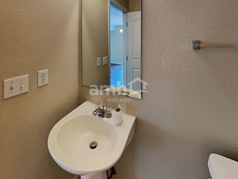 Building Photo - 15662 E 98th Pl