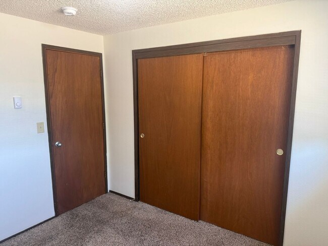 Building Photo - Two Bedroom Duplex in Aumsville